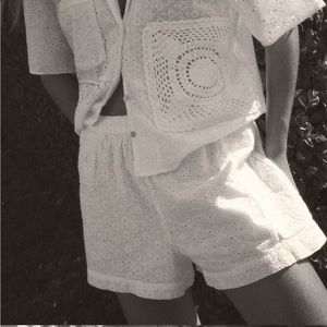 Zara white embroidered crochet shorts l MEDIUM